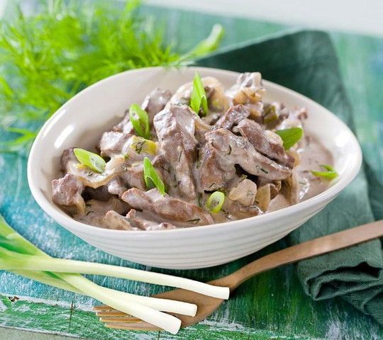 Печень по-строгановски