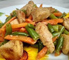 Грудка куриная, тушенная с овощами в кисло-сладком соусе