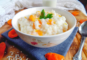 Каша молочная рисовая с курагой